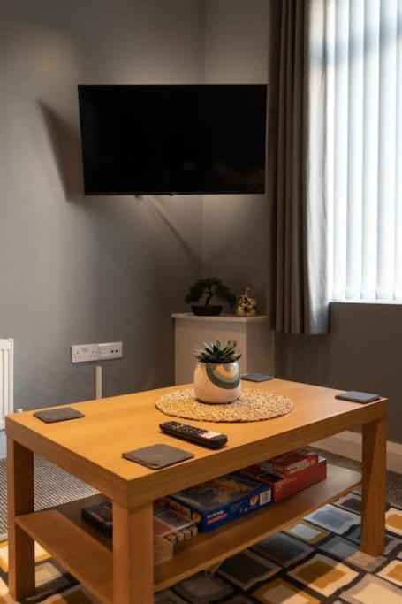 Vibrant City Centre Townhouse With Free Parking Rare Outdoor Patio Belfast Kültér fotó