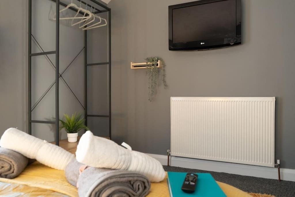 Vibrant City Centre Townhouse With Free Parking Rare Outdoor Patio Belfast Kültér fotó