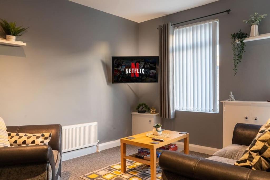 Vibrant City Centre Townhouse With Free Parking Rare Outdoor Patio Belfast Kültér fotó